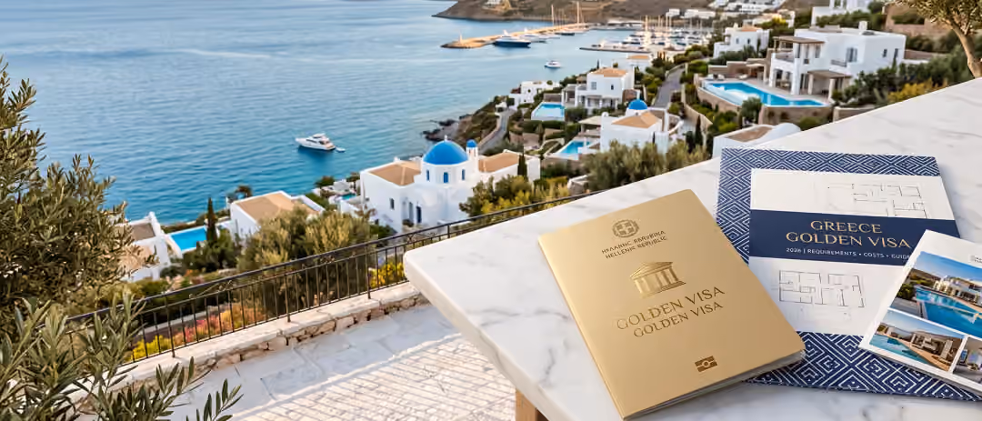  Thẻ Golden Visa và tài liệu đầu tư view biển minh họa bài viết đầu tư Golden Visa Hy Lạp không cần cư trú
