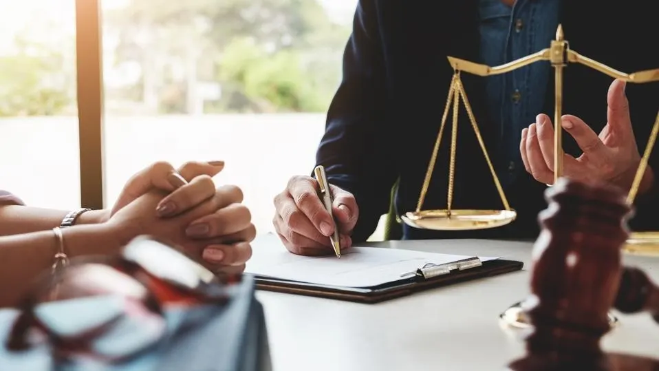 Phân tích quy định pháp lý và cách tính thuế thừa kế chuyển nhượng bất động sản Hy Lạp